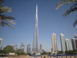 Dubai's Burj Khalifa gets finishing iconic glass